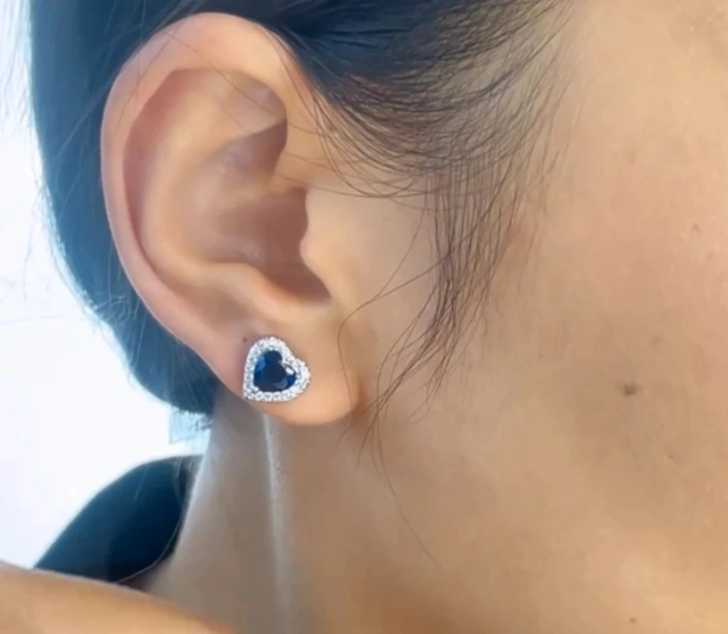 Boucles d'oreilles puces, coeur avec strass